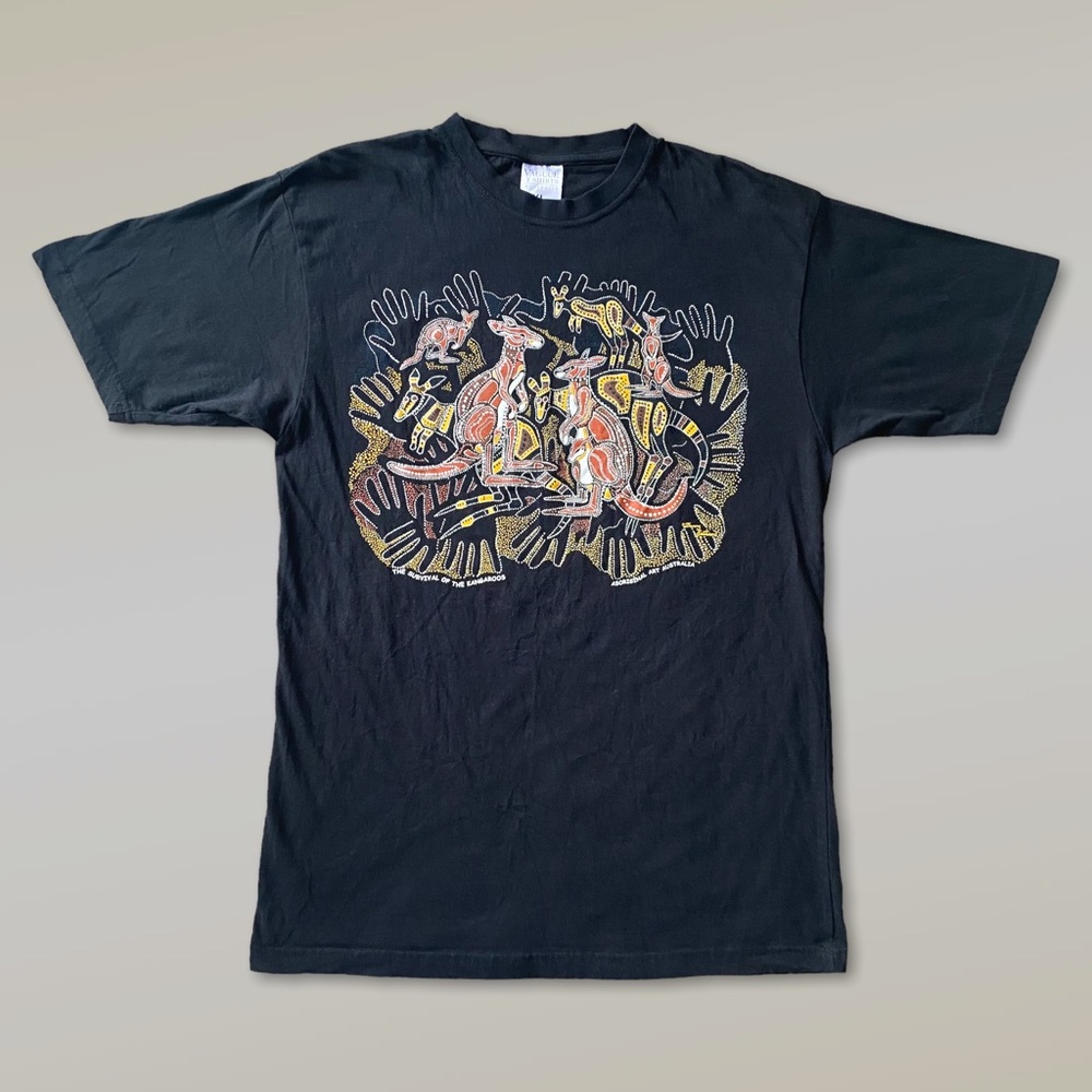 Vintage Y2K Australian Aboriginal Kangaroo Art Short Sleeve Graphic Nature Tee